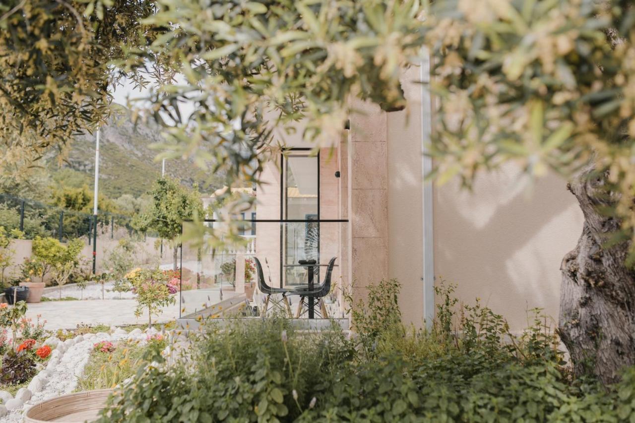 Vila Natali Himare Exterior photo